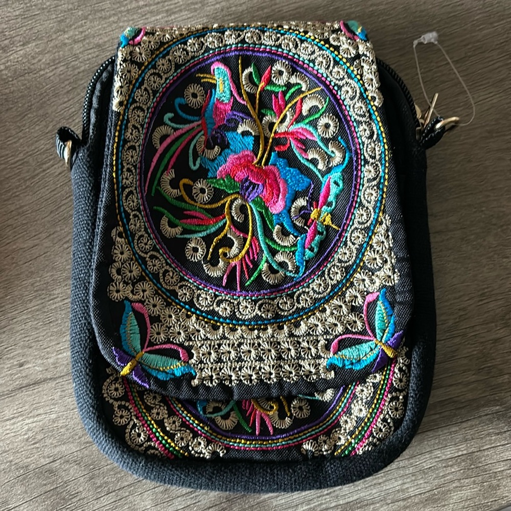 No brand hand embroidered small bag no strap
